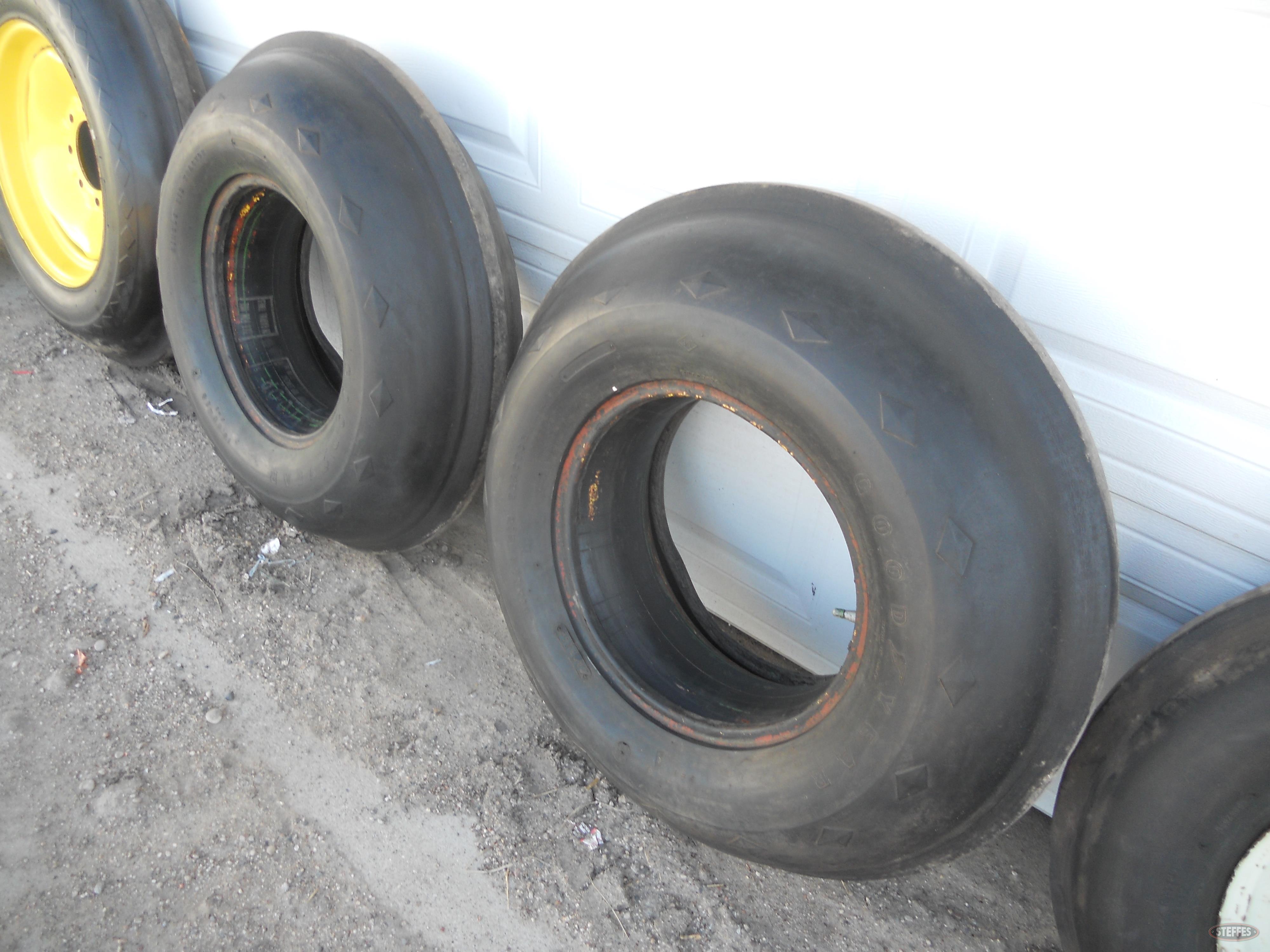 (2) 10.00-16 Ribbed tire w-tubes,_1.JPG